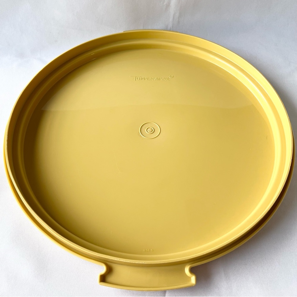 Vintage Tupperware Cake Carrier with Handle Round Tall Harvest Gold - Picture 6 of 7